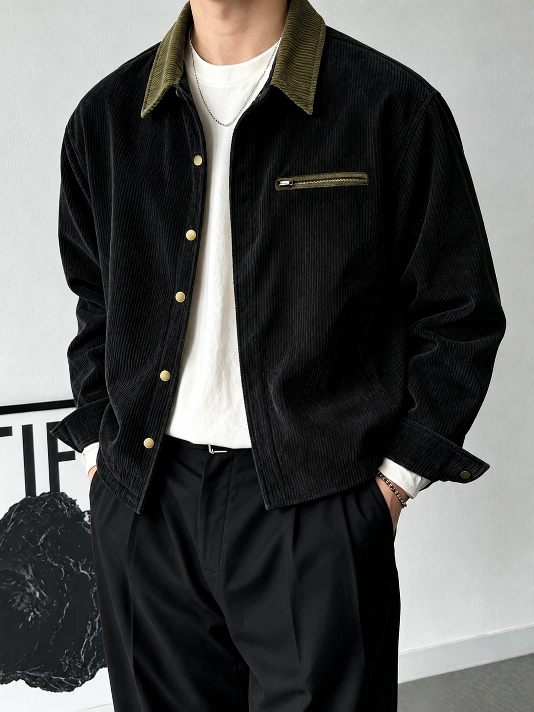 Bram's Corduroy Jacket with Classic Design and Timeless Style