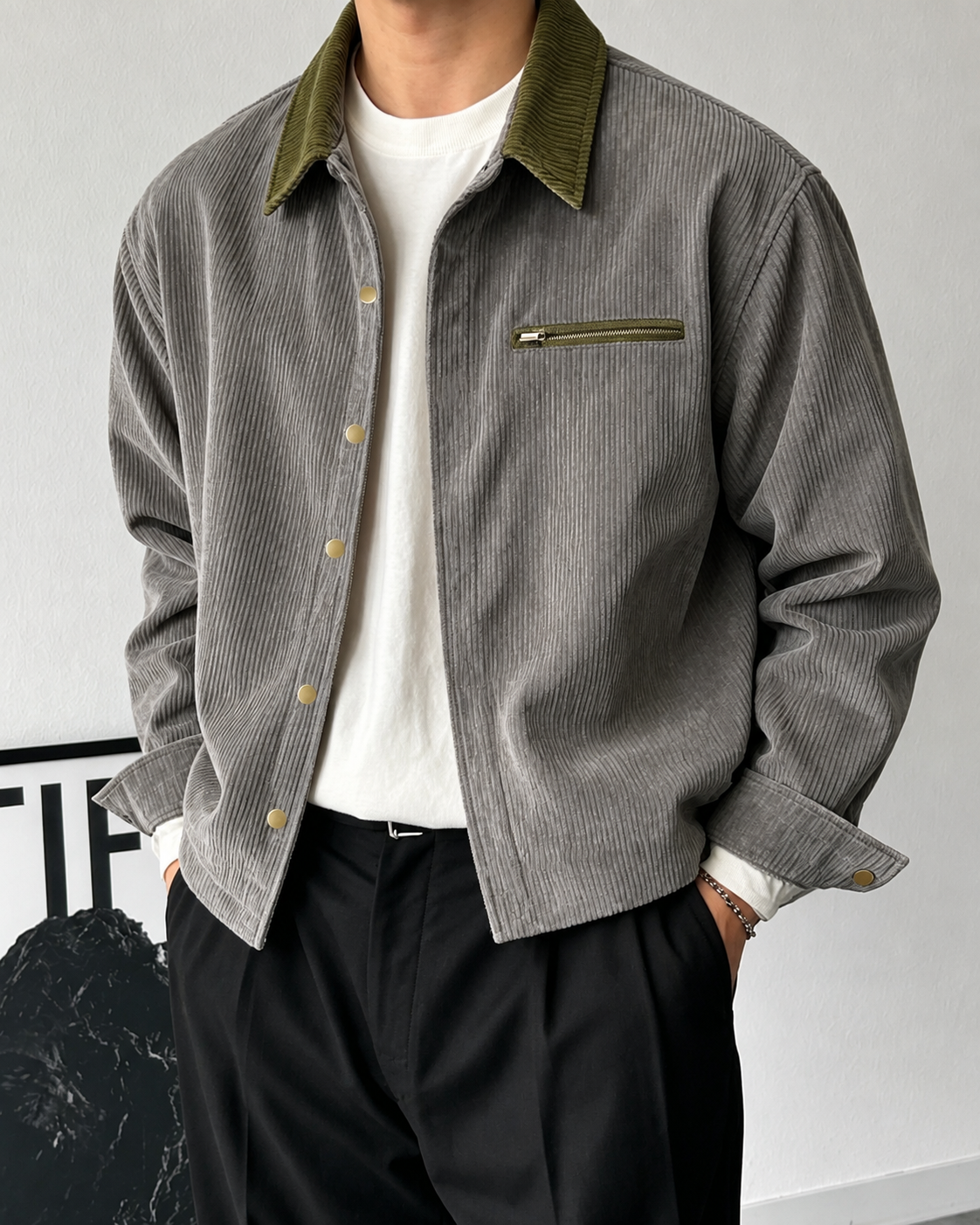 Bram's Corduroy Jacket with Classic Design and Timeless Style